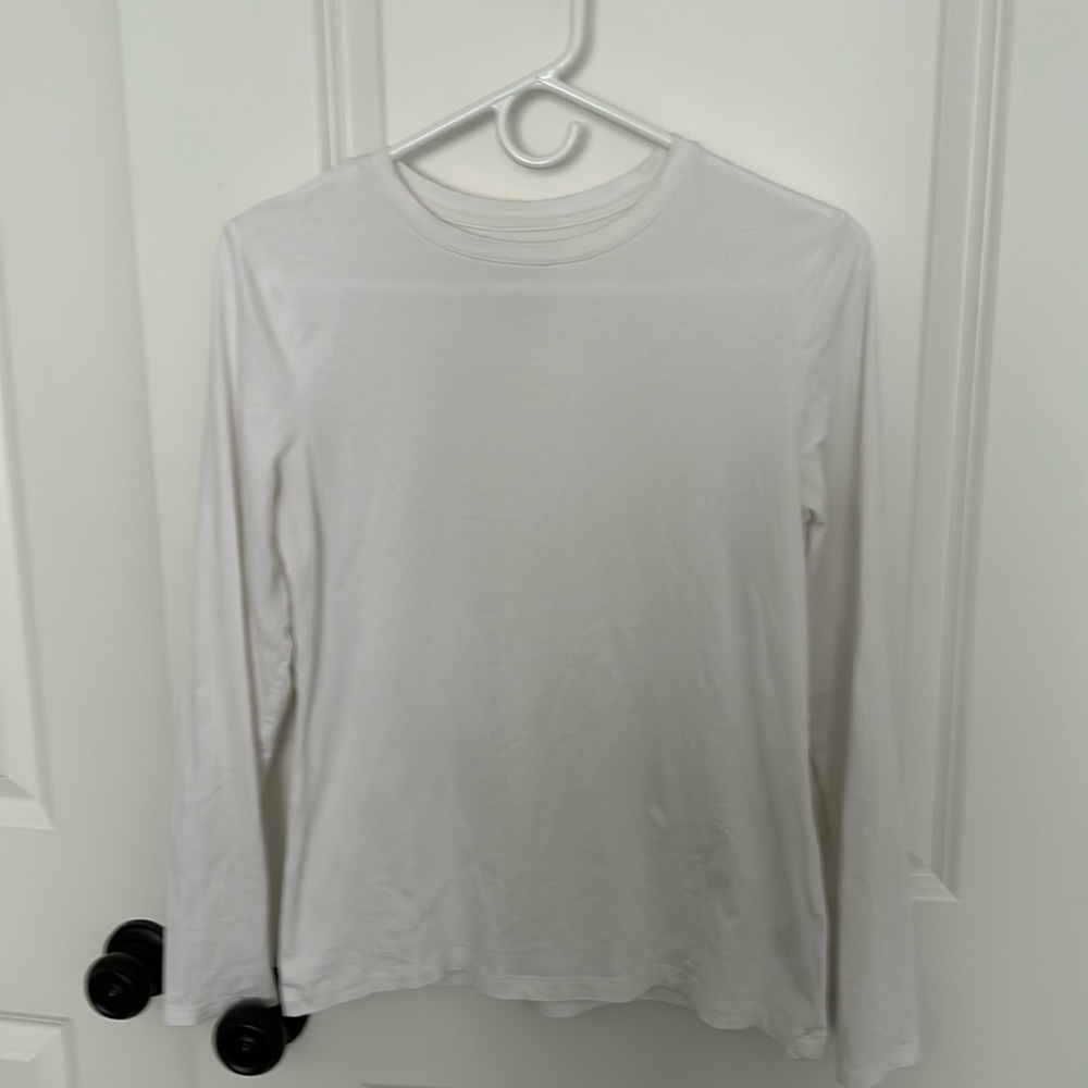 Lord & Taylor long sleeve T-shirt